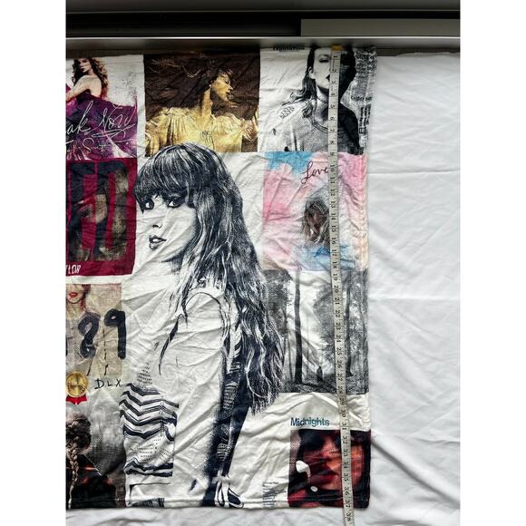 Taylor Swift blanket soft 28x37 inches - Picture 3 of 4